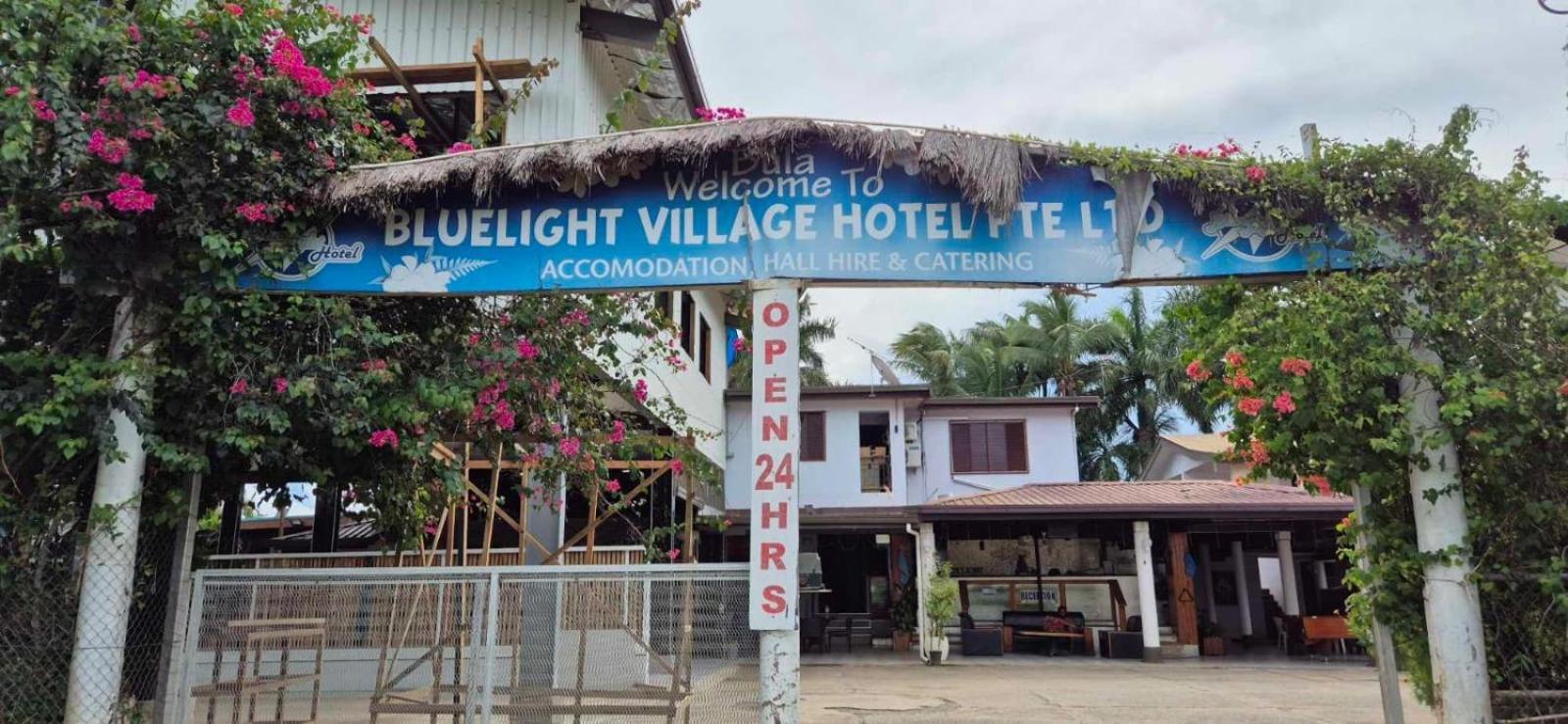 Bluelight Village Hotel نادي المظهر الخارجي الصورة